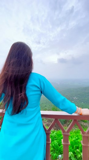 Janapav hills 45km from indore . . . . . #janapavhills #instagood #indore #indorecity #hills #explorepage✨ #viral #natural #mountians #naturephotography #greenry #naturelivers #mansoon #parshuram #temple #travel #reelitfeelit #travelphotography #river #chambalriver #najare #barish #explore #indorefood #pahad #beautyofnature #reels #tranding #peachfull | Monu Pandit