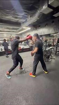 Boxing techniques by Showtime Boxing! Left hook explained in details. The most dangerous punch