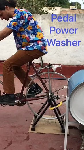 Bicimáquina: Pedal-Powered High Pressure Washer and Bike Machine