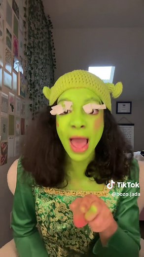 Fiona Takes on Shrek - Shrek Cosplay Fight Chronicles