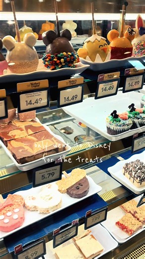 😋 #disneyworld #disneysprings #disneyfood #candystore | disneyland food