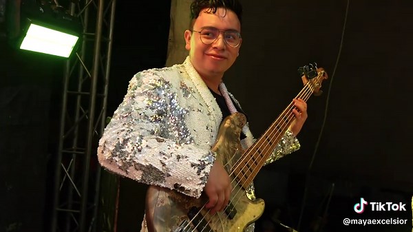 Y Por esa Calle Vive - Marimba Orquesta Maya Excelsior | Marimba