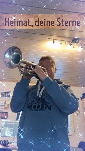 Michael Ruß on Instagram: "Musik: Werner Bachmann / Text: Erich Knauf Heimat deine Sterne, Sie strahlen mir auch an fernem Ort. Was sie sagen, deute ich ja so gerne, Als der Liebe zärtliches Losungswort. Schöne Abendstunden, Der Himmel ist wie ein Diamant. Tausend Sterne stehen in weiter Runde, Von der Liebsten, freundlich mir zugesandt. In der Ferne träum' ich vom Heimatland. Stand ich allein in der dämmernden Nacht, Hab ich an dich voller Sehnsucht gedacht. Meine guten Wünsche eilen, Wollte nu