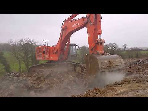 Hitachi 870 excavator at work / Bagger Hitachi 870 bei der Arbeit