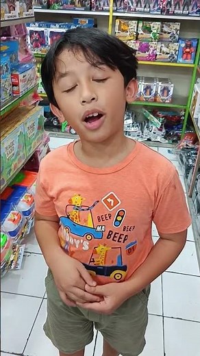 Mama Accompanies Ara to Buy a Magnetic Drawing Board as a Birthday Gift for Little Elman. Elman W...