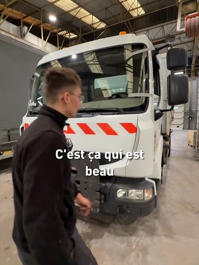 Lisandro, jeune prodige de la mécanique poids lourd