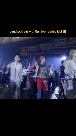 Jungkook sat with Namjoon during idol 🤣🤣