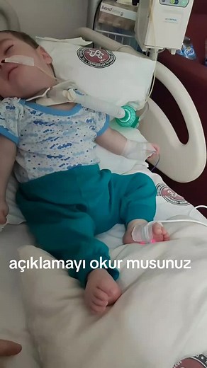 merhabalar nöbetlerimiz çok arttığından hastanelerdeyiz kaç gündür paylaşım yapamadım Cesur'un nöbetleri saatte 3 4 e çıktı durumu kötüleşiyor doktor synacthen isminde bi ilaç almamızı söyledi yurt dışından geldiği için çok pahalı devlet bu konuda yardımcı olmuyor raporla başvursak 5 6 aya geliyormuş bi gün bile vaktimiz yok maalesef tedarik edemiyoruz ilacı maddi durumumuz da yok kaçak şekilde alalım 1mg lık 14 tane ampul almamız gerekiyor tanesi 2 bin küsür Allâh rızası için elinde olan bana u