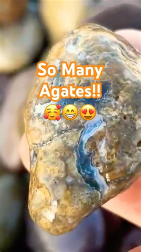 There are so many agates on this beach Mashallah. Southwest Coast of Morocco 🇲🇦❤️