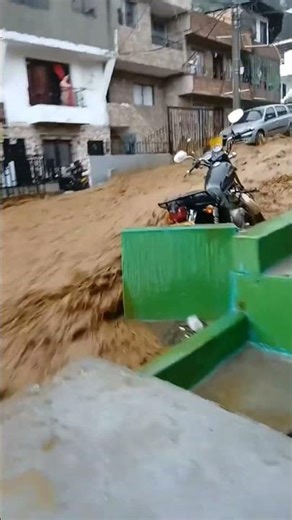 Unbelievable floods caught on camera #viral #trending #floods #flood #Disaster #nature