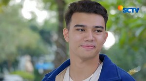 Asmara Gen Z Episode 300, tayang 16 September 2025. Ken ke sekolah Zara untuk ajak Zara pulang. Ken juga berkenalan dengan Fattah dan Mohan yang melarang keras Zara pergi dengannya.. Saksikan sinetron SCTV Asmara Gen Z setiap hari pukul 17.00 WIB bersama Aqeela Calista, Fattah Syach, Nicole Rossi, William Roberts, Arya Mohan, Raise Maire, Harry Vaughan, Luz Victoria, Flavio Zaviera, Donny Michael, Jefan Nathanio, Ananda Fathurrahman, Attar Syach, Sinta Della, Dava Nurs, Diva Nurs. | SCTV