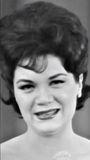 Connie Francis "I'll Be Home For Christmas" 🎄 Live on The Ed Sullivan Show, December 23, 1962