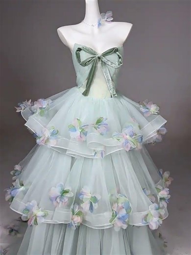 这款薄荷绿碎花礼服简直是梦幻婚礼的理想之选