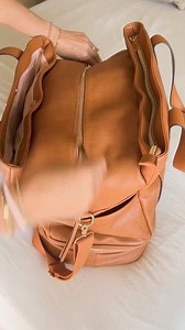 1.1M views | From built-in compartments to hidden pockets - We thought of everything with the Voyager! ✨3-ways to carry ✨Padded laptop sleeve ✨12 pockets ✨Spacious bottom zip compartment ✨Interior jewelry tab ✨Keychain attachment ✨Roomy, wipeable interior ✨Sleek yoga mat carrier ✨Trolley slide for easy luggage attachment Get 15% off your first order today with code: HELLO15 | Poppy & Peonies | Facebook