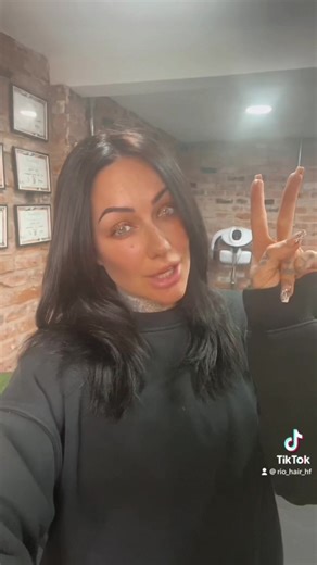 Whats the difference?? Highlights? Babylights and Teasylights? How do you know what to ask for if you dont know the difference? A highlight is going to give you more coverage and a harsher regrowth. Babylight is a much finer weave, giving a softer regrowth and not as much coverage. Teasylights is a backcombed highlight creating more of a balayage look leaving abit of root, also a soft regrowth. #hairdressertiktok #hairtok #tiktokhairdressers #tiktokhair #hairsalontiktok #hairdresser #hairdresser