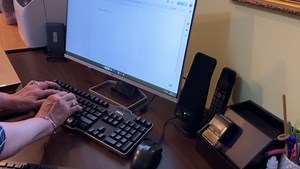 MEETION Bluetooth Keyboard and Mouse Combo, Slim Full Size Rechargeable Wireless Keyboard, 3800 DPI Optical Mouse, Wireless Combo for Laptop Computer Desktop iPad Phone, for Windows/Mac, Black