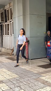 4.8K views · 13 reactions | Fatima Sana Shaikh का कूल अंदाज हुआ वायरल, पैप्स को कहा- एक I phone मुझे भी दे दो! #Fatimasanashaikh #Bollywood #Bollywoodnews #Hindirush #Fatimaspotted | HindiRush | Facebook