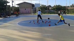 240K views · 721 reactions | O professor Thiago Vale enviou a adaptação do jogo RELOGINHO para o Projeto INICIAÇÃO desenvolvido em Cascavel Ceará, com crianças de 8 à 17 anos. A ação desenvolve agilidade e tomada de decisões! Parabénsssssssssssssssssssssssssssss! SHOW DE BOLA! | Brincadeiras e Jogos | Facebook