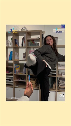 Forum des Jeunes on Instagram: "Ce plot twist 🤯 Paroles de jeunes, c’est un week-end pour 50 jeunes, afin de débattre, échanger et construire ensemble des idées pour une société qui laisse enfin une place à la jeunesse ! 🗣️ Escape game sur la démocratie, ateliers pour laisser parler ta créativité, discussions qui sortent du cadre… Paroles de jeunes est pensé par les jeunes, POUR les jeunes ! 🙋‍♀️ Si toi aussi tu trouves que les jeunes ont plein de choses à dire, inscris-toi via le lien en bio