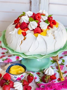Berry & Lemon Pavlova Recipe (video)