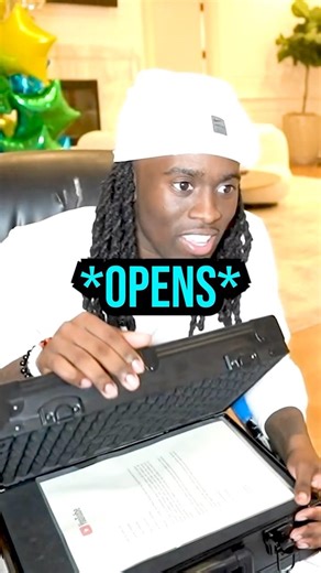 Lil Uzi Laughing At Kai Cenat's Diamond Play Button!💎😭