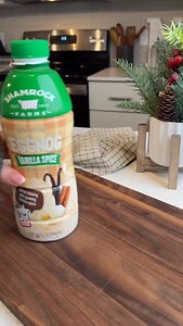 It’s an eggnog creami Christmas 🍨✨ 41g of protein and only 400 cals for the whole pint! A must try for my fellow nog lovers. 🫶🏼 Ingredients: 1/2 cup old fashioned eggnog (120 g) 1 cup fat free milk (240 g) 1 scoop vanilla protein powder (32 g) I’m using @1upnutrition vanilla ice cream (code “Jaycee” for 20% off) 1 tbsp Jell-O sugar free white chocolate pudding mix (7 g) dash nutmeg dash cinnamon Instructions: 1. Add all ingredients to your creami pint and mix with frother until smooth. Cover 