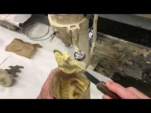 Pouring a bubble free alginate impression