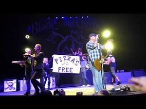 Black Stone Cherry - Peace Is Free (Pizza's Free Halestorm Prank) Manchester Arena 6.2.2016