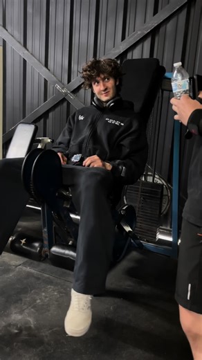 Lowkey hate loading up these machines w so much weight they scare me #gym