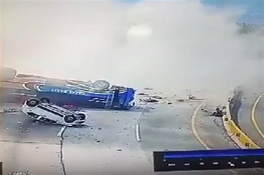 14 killed, many injured in Pakistan bus accident ( VIDEO)