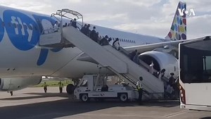 280K views · 3.1K reactions | Yon gwoup 295 migran Ayisyen ki te bloke nan peyi La Tiki tounen Potoprens Jedi 28 Jiye a. Jen jan sa yo pou pi fo di nou yo te deside kouri kite Ayiti akoz sityasyon malouk peyi a. Sepandan yo blije tounen lakay paske viza yo bou e li pat fasil pou adapte yo ak lavi a nan La Tiki. | VOA Kreyòl | Facebook