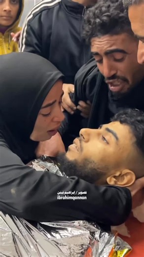 Ibrahim Qannan on Instagram‎: "يا وجع قلب الأمهات المكسور حزناً على فقدان فلذات اكبادهن … والدة الشهيد فراس ابو شنب وعائلته تنهار في لحظة وداعة عند وصوله لمجمع ناصر الطبي جراء اطلاق النار عليه من قبل الاحتلال بمنطقة التحلية شرقي خانيونس. #فلسطين🇵🇸 #freepalestine #savepalestine #gazaunderattack #غزة_تحت_القصف"‎