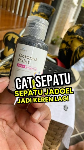 Cara menjadikan sepatu Converse jadi keren lagi, dicat dengan cat sepatu khusus.