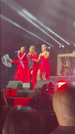 En Vogue Stuns in a Fabulous Red Dress Live in Concert 🔥 | Iconic R&B Style #concert #entertainment