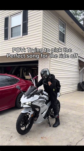 Prime Selena baby 🤪 #biketok #ninja500 #bikelife #selena #whitegirlmusic