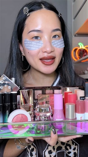 Demi Ngai on Instagram: "which side do we like from this weeks new makeup? Products used: @lancomeofficial idole foundation 300n @glowrecipe dewy flushes @catrice.us blur and setting powder @chantecaille blush @givenchybeauty bronzer @catrice.us baked blush @merit shadows @patricktabeauty eyeshimmer duos @danessamyricksbeauty @danessa_myricks lightwork palette @maccosmetics dazzle lip crayon @periperaofficialusa peel off lip stains @catrice.us cushion lip oils #makeup #makeupreview #honestreview