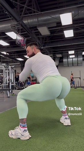 How to Squat Properly: Step-by-Step Guide for Perfect Form