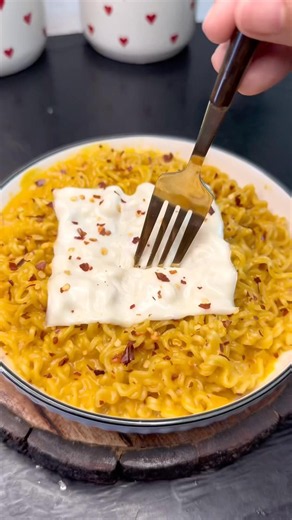 Creamy Cheese Maggi Recipe | Cheesy Street Style Maggi in Minutes