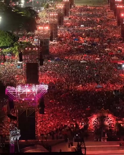 spolier shakira vai fazer o melhor todo mundo no rio, madona e lady gaga reproduziram o show que já haviam feito em outros vários países a shakira vai entregar um show feito exclusivamente pra nós brasileiros