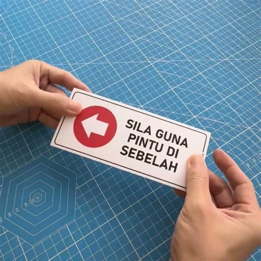Please Use Other Door Arrow Sila Guna Pintu Sebelah 请使用另一扇门 Malaysia Premium Sticker