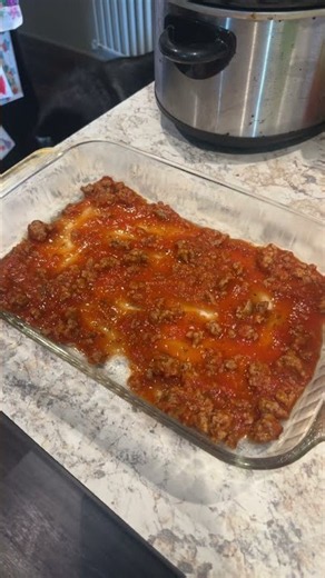 EASY LASAGNA!Yes I used Italian sausage feel free to use ground beef if you’d like. #lasagna #dinner