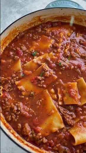 Lasagna Soup Recipe 🍲: A Flavorful and Comforting Twist on Classic Lasagna