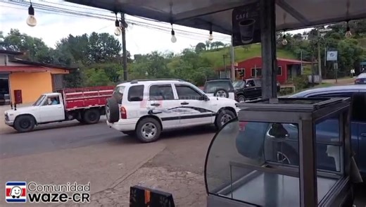 Ruta 239 / Puriscal - Ciudad Colón, colisión entre dos vehículos livianos en las cercanías del CAIS de Puriscal, paso lento. #WazeCR La Red de Mora | Waze Costa Rica