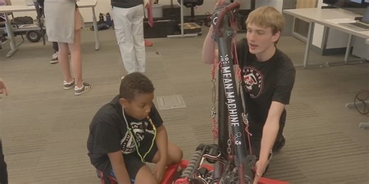 Teens explore science, technology at engineering camp for minority students in Vancouver
