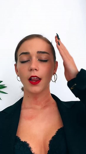 mon rouge à lèvre mal mis