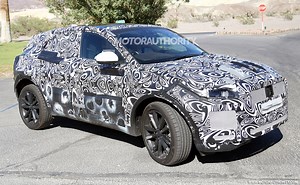 2019 Jaguar E-Pace spy shots and video