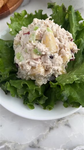 🧡 Fruity Chicken Salad 🧡 Copycat Chicken Salad Chick Fruity Fran Type “RECIPE” and I’ll send you a direct link (check your inbox/message requests) https://www.foodlovinfamily.com/copycat-fruity-fran-chicken-salad-chick #fruityfranchickensalad #chickensalad #fruitchickensalad #chickensaladchick #copycatrecipe #copycatrecipes #chickenrecipe #lunchrecipe #chickensaladsandwich #easylunchrecipe | Foodlovinfamily
