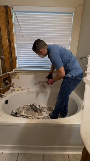 14K views · 30 reactions | I USE A MASK FOR A REASON #bathroom | Eber O Guevara | Facebook