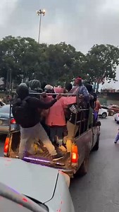 63K views · 757 reactions | Recolectores de basura se movilizan hacia la zona 13. Los trabajadores quieren ser tomados en cuenta en la implementación de la nueva ley de clasificación de desechos. | Radio Sonora 96.9 fm | Facebook