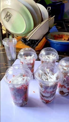 Homemade cake parfait #Cake #baking #youtube #youtubeshort #food #youtubevideo